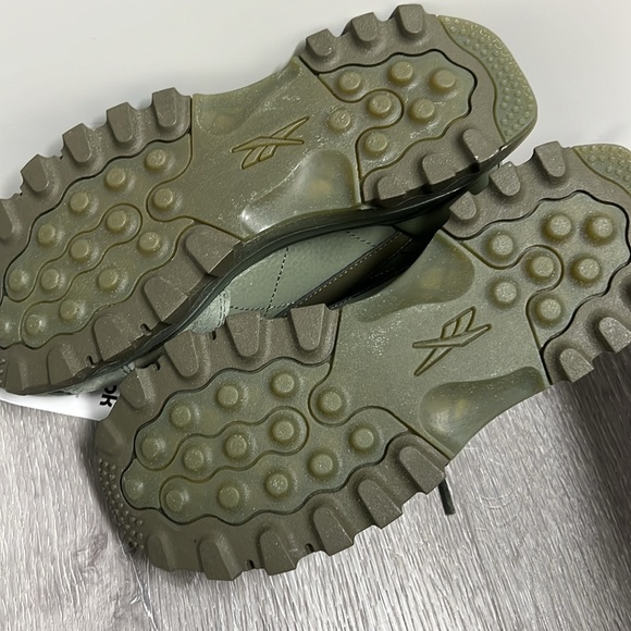 Cardi B x Reebok - Picture 3 of 5